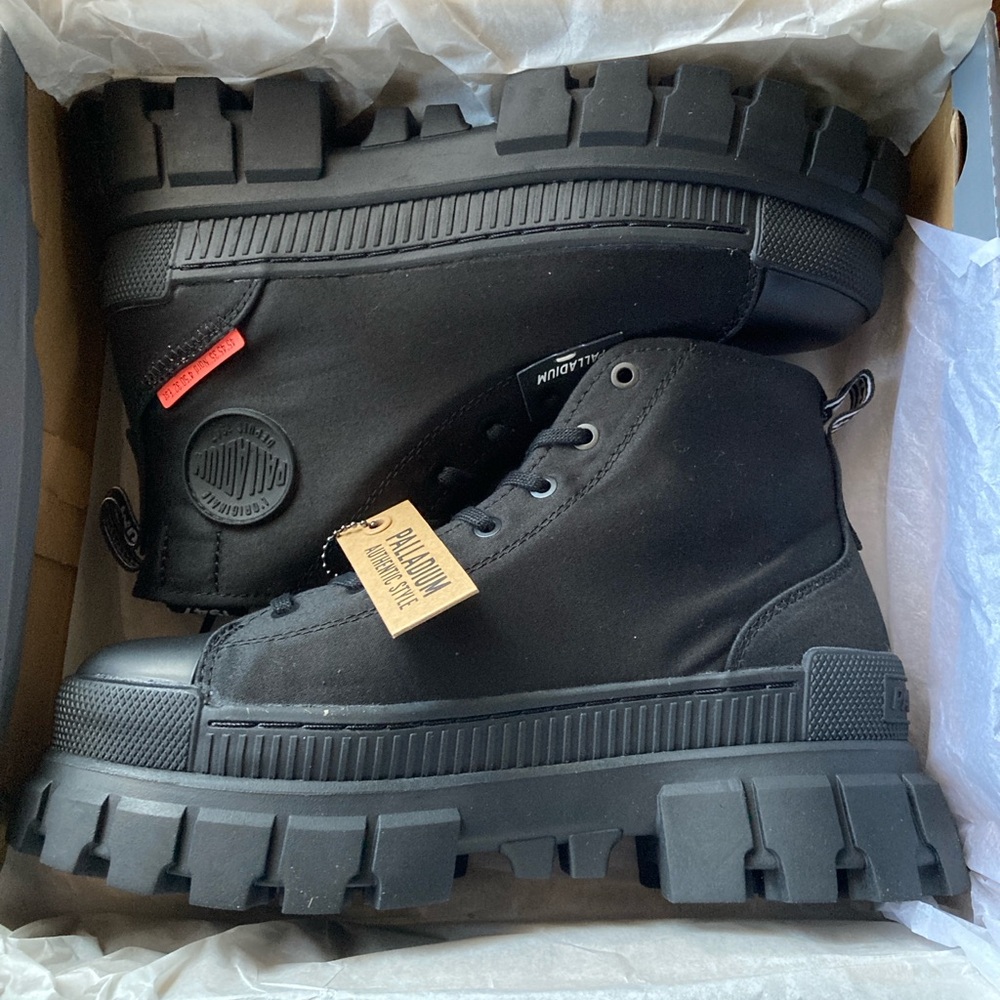 NWT Palladium Revolt Hi TX Women’s Black High-Top Shoes - Picture 2 of 8
